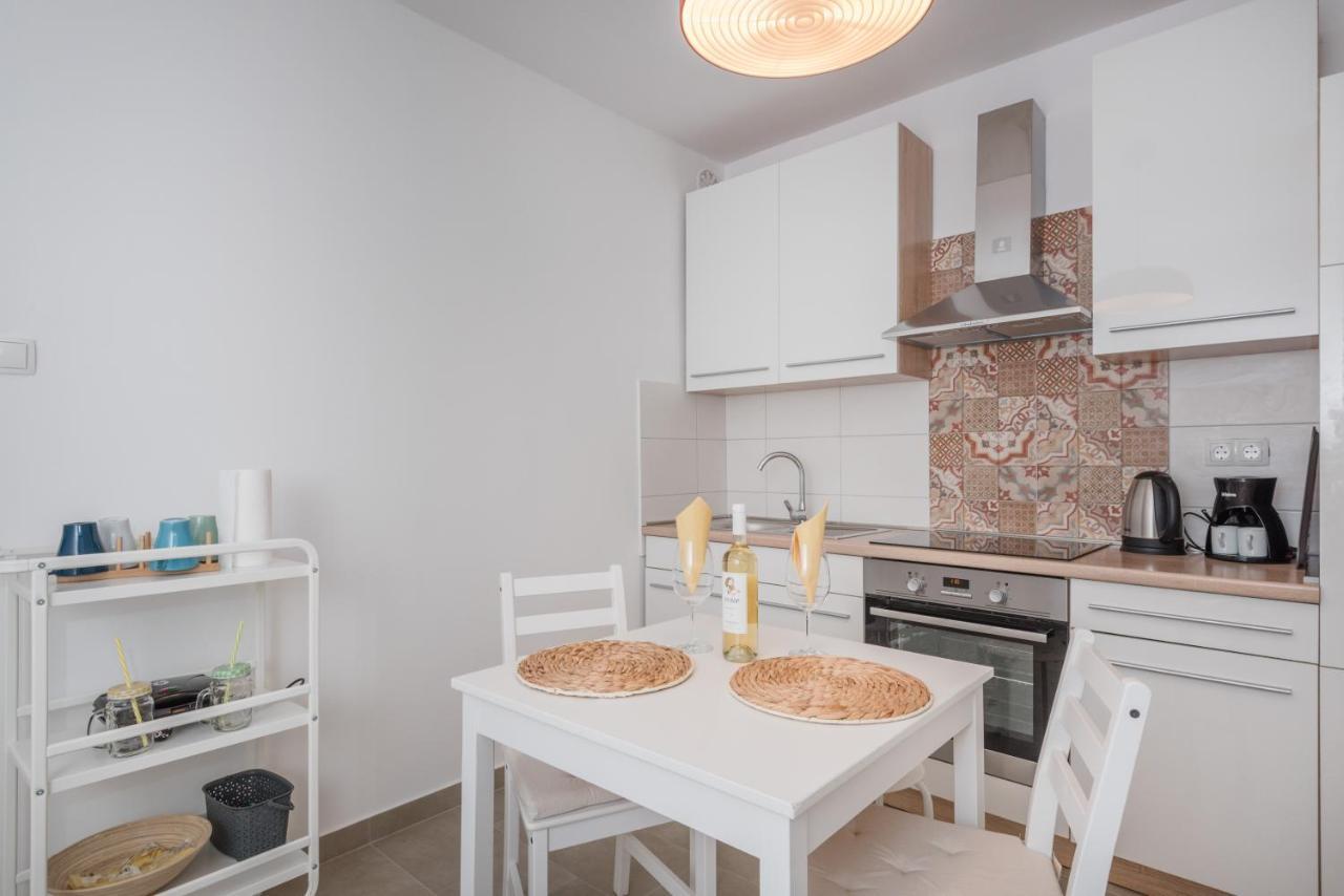 Apartment Angelina Free Public Parking Zadar Exterior photo